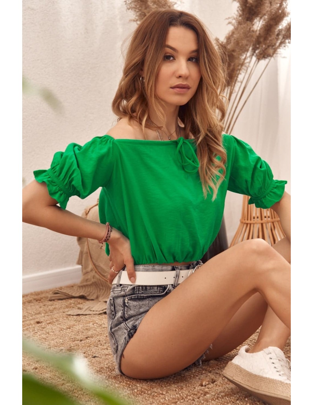 Short blouse with a ruffled neckline, green MP29435 - Online store - Boutique